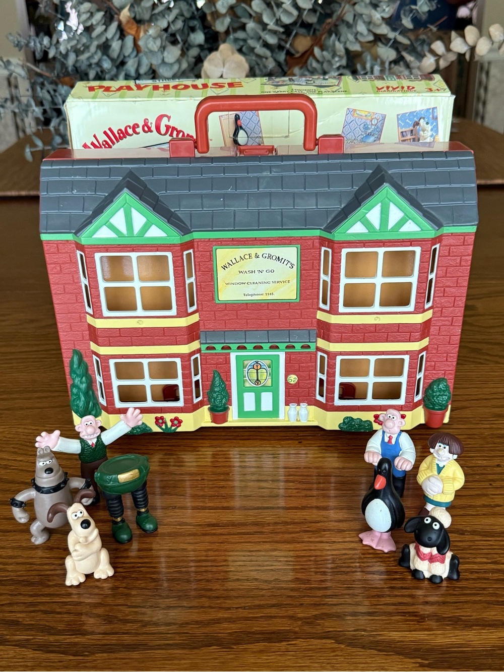 Wallace & Gromit West Wallaby Street Playhouse & figurines